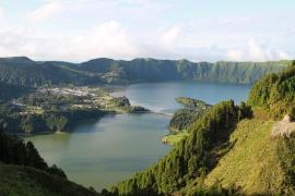 Lagoa Azul - Acores (Foto da autoria de Vítor Gonçalves, CIBIO-Açores, Universidade dos Açores)